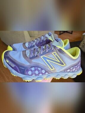 Sz 10 Women's NEW BALANCE MINIMUS 1010 Trail Running Shoes